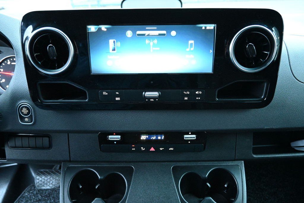 Mercedes-Benz Sprinter 4