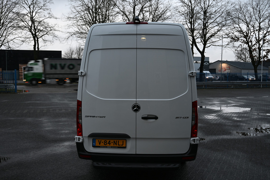 Mercedes-Benz Sprinter 9