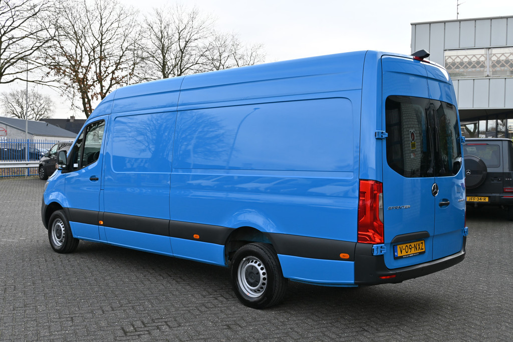 Mercedes-Benz Sprinter 11