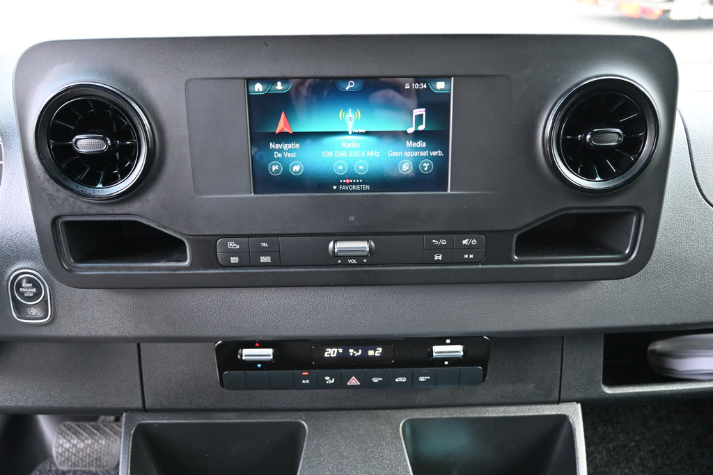 Mercedes-Benz Sprinter 4