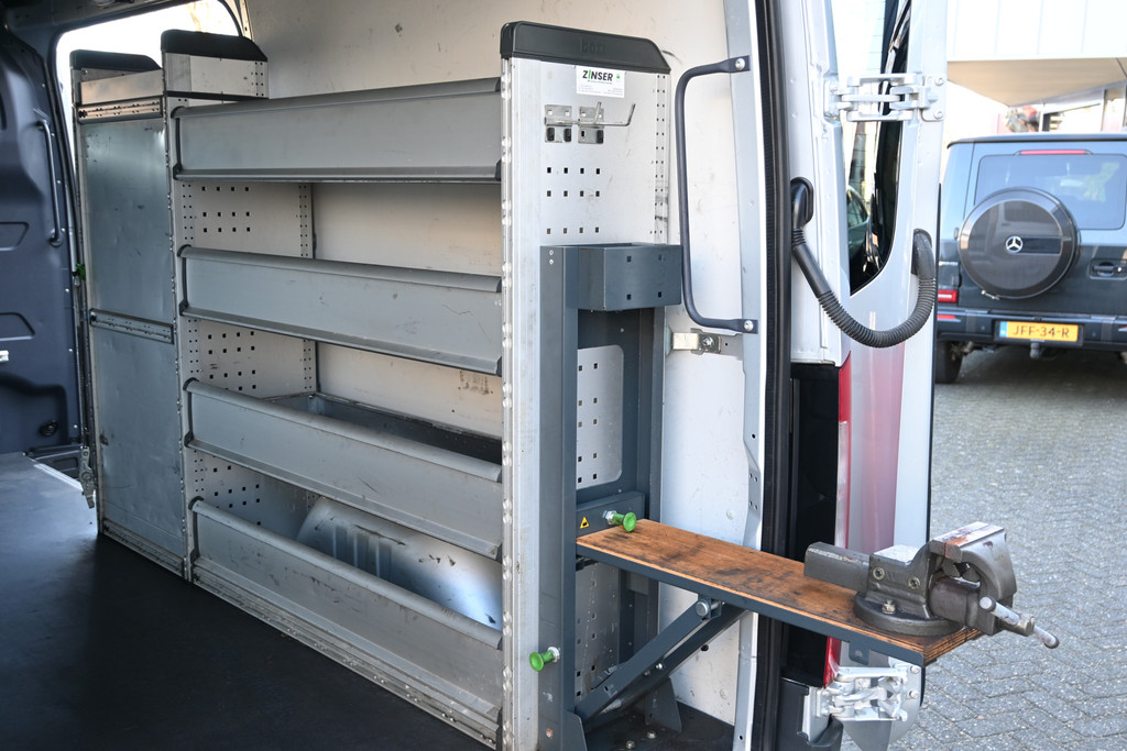 Mercedes-Benz Sprinter 13