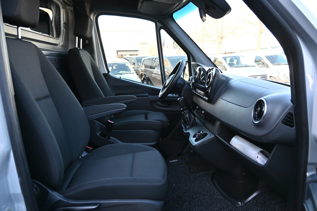 Mercedes-Benz Sprinter 9