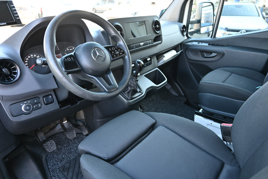 Mercedes-Benz Sprinter 4