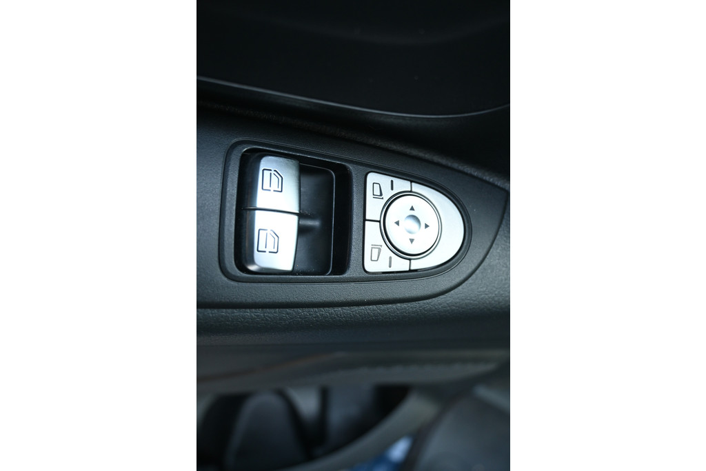 Mercedes-Benz Vito 12