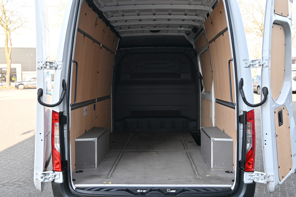Mercedes-Benz Sprinter 12