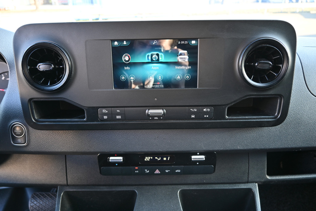 Mercedes-Benz Sprinter 4