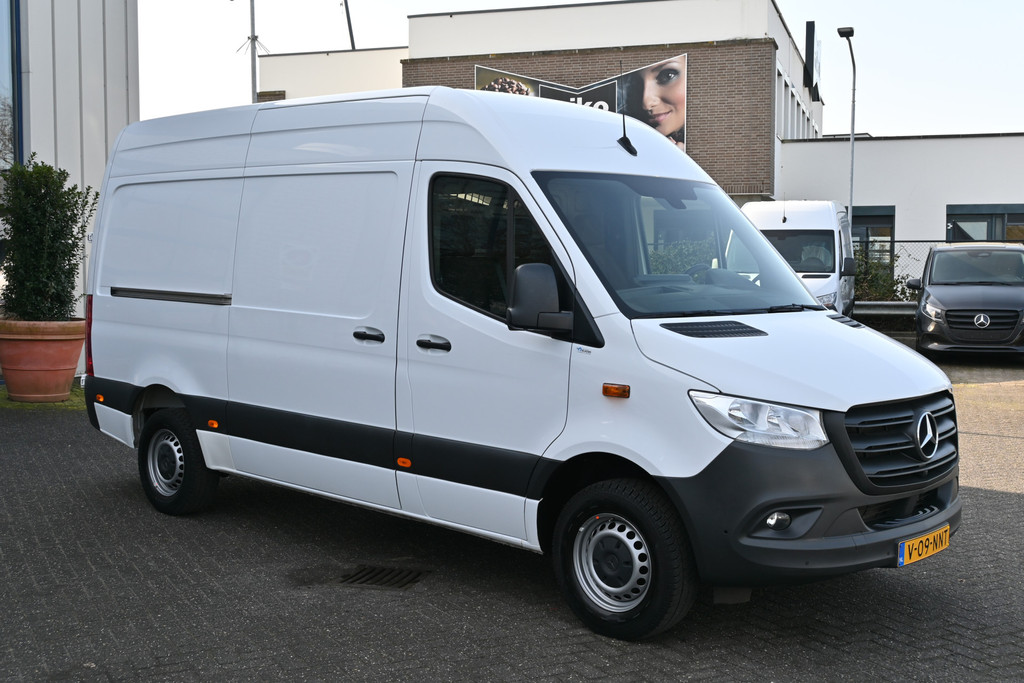 Mercedes-Benz Sprinter 9