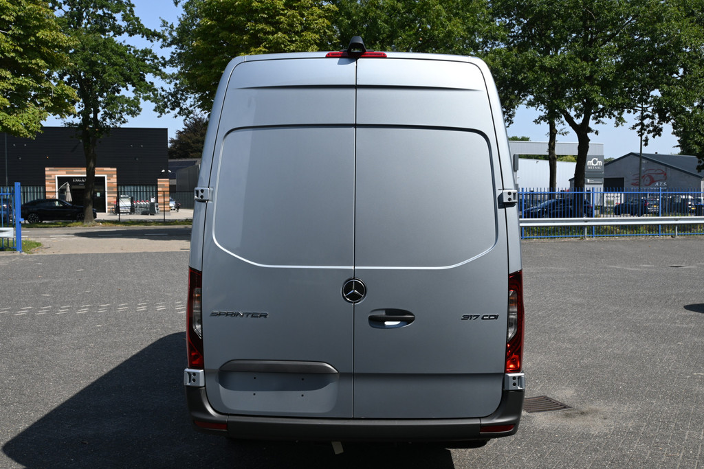 Mercedes-Benz Sprinter 10
