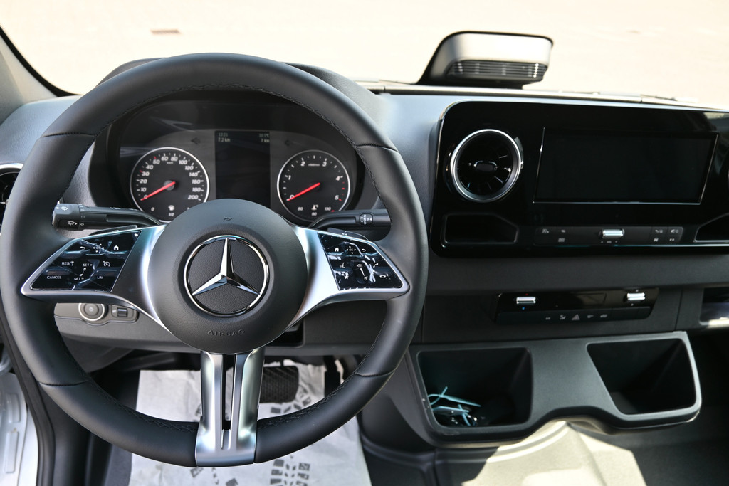 Mercedes-Benz Sprinter 12