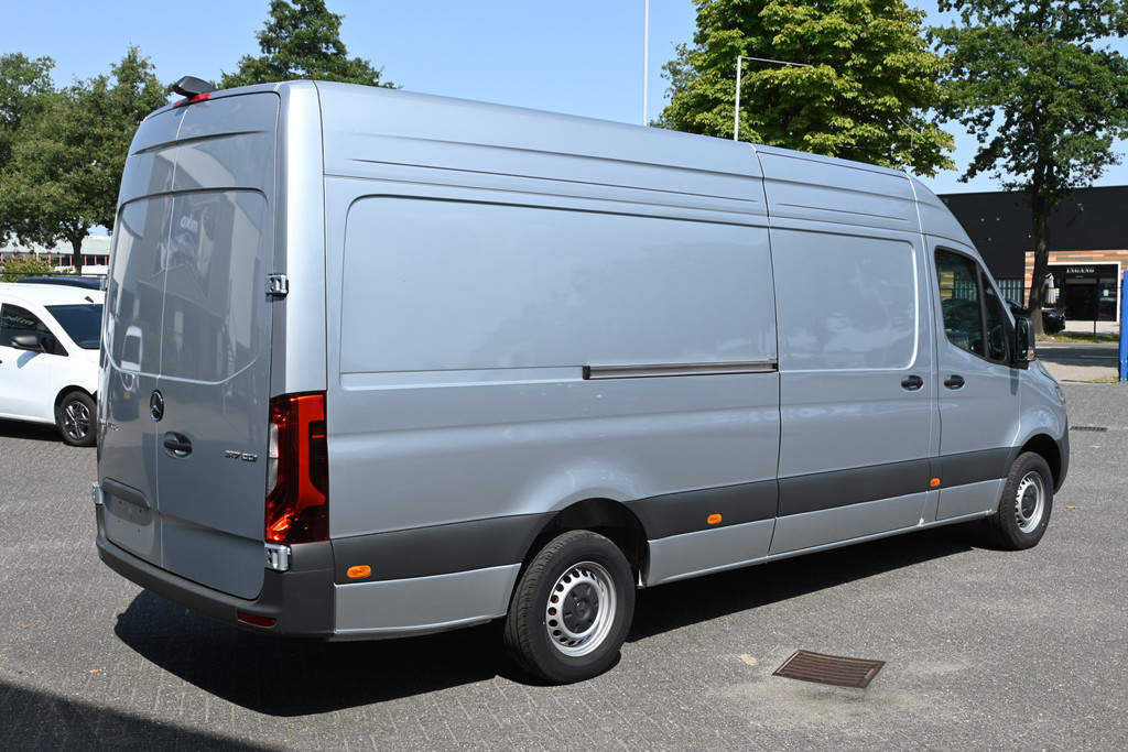 Mercedes-Benz Sprinter 2