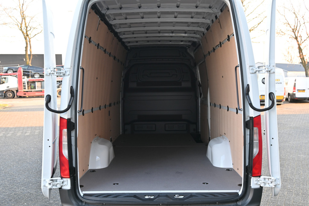 Mercedes-Benz eSprinter 11