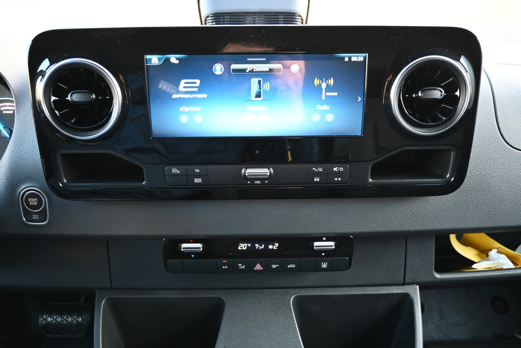 Mercedes-Benz eSprinter 4