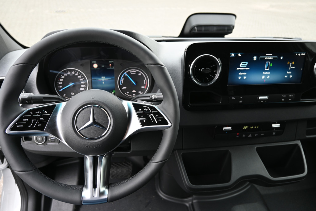 Mercedes-Benz eSprinter 11