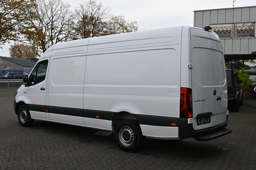 Mercedes-Benz eSprinter 8