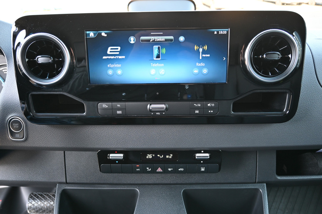 Mercedes-Benz eSprinter 4