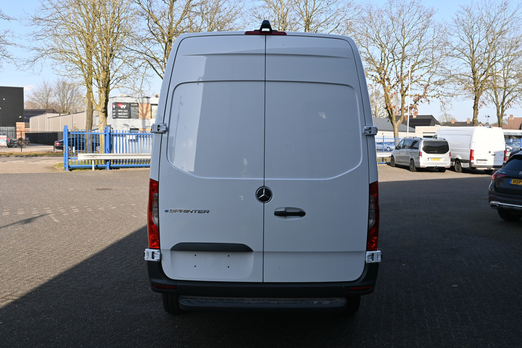 Mercedes-Benz eSprinter 8