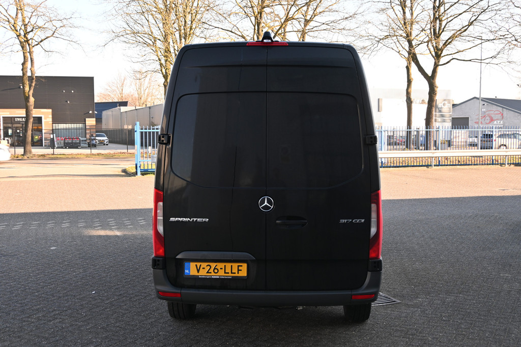 Mercedes-Benz Sprinter 11