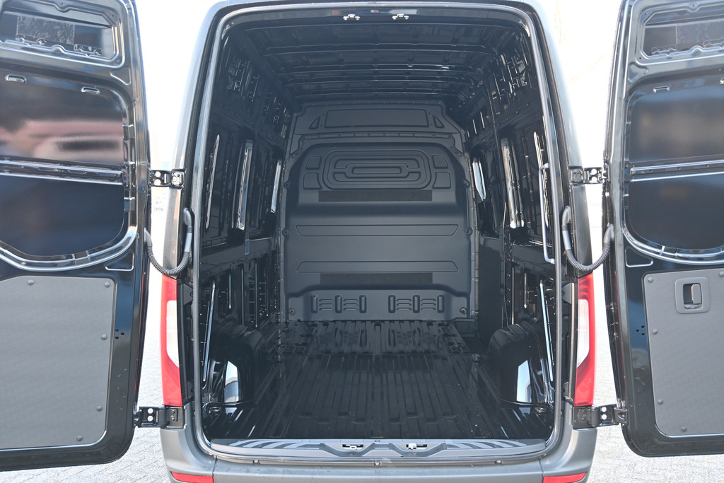 Mercedes-Benz Sprinter 12