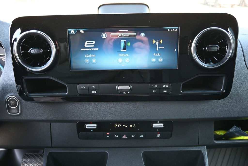 Mercedes-Benz eSprinter 4