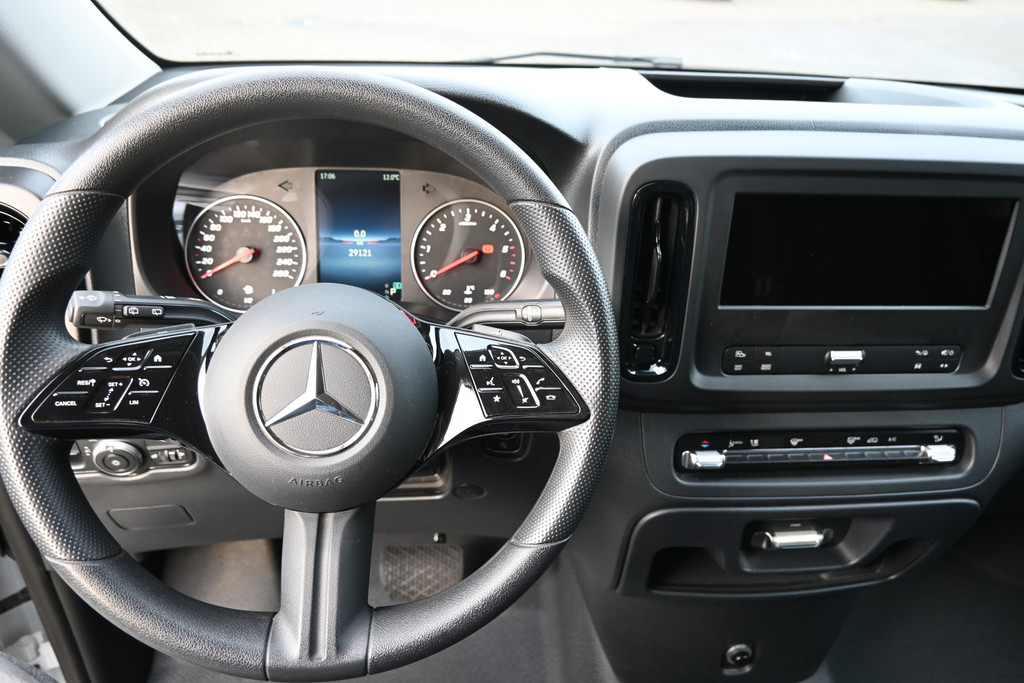 Mercedes-Benz Vito 13