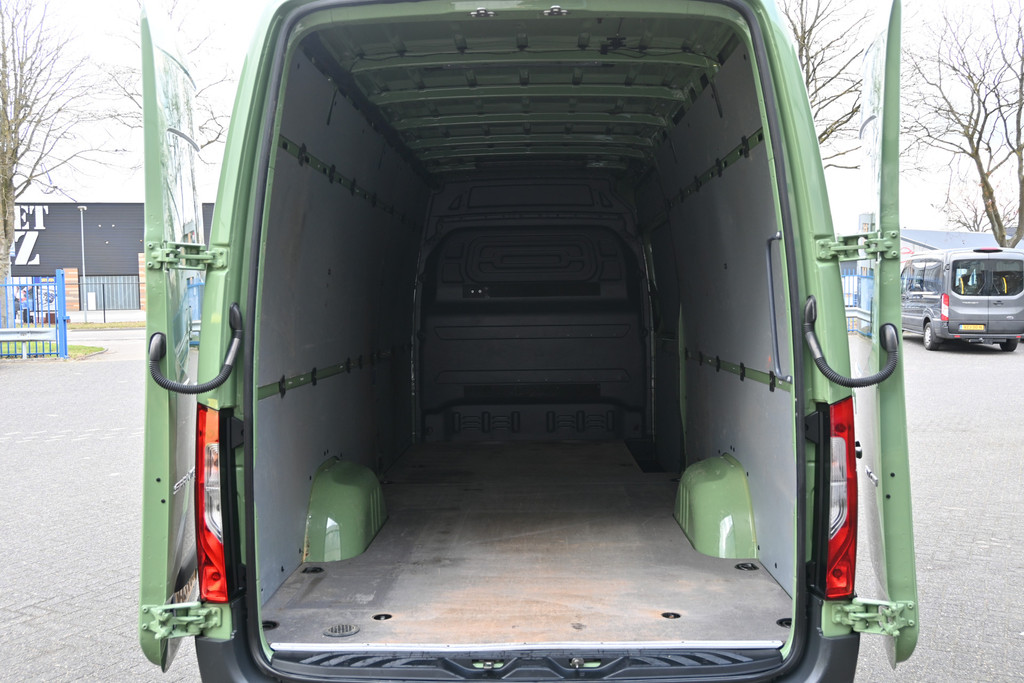 Mercedes-Benz Sprinter 11