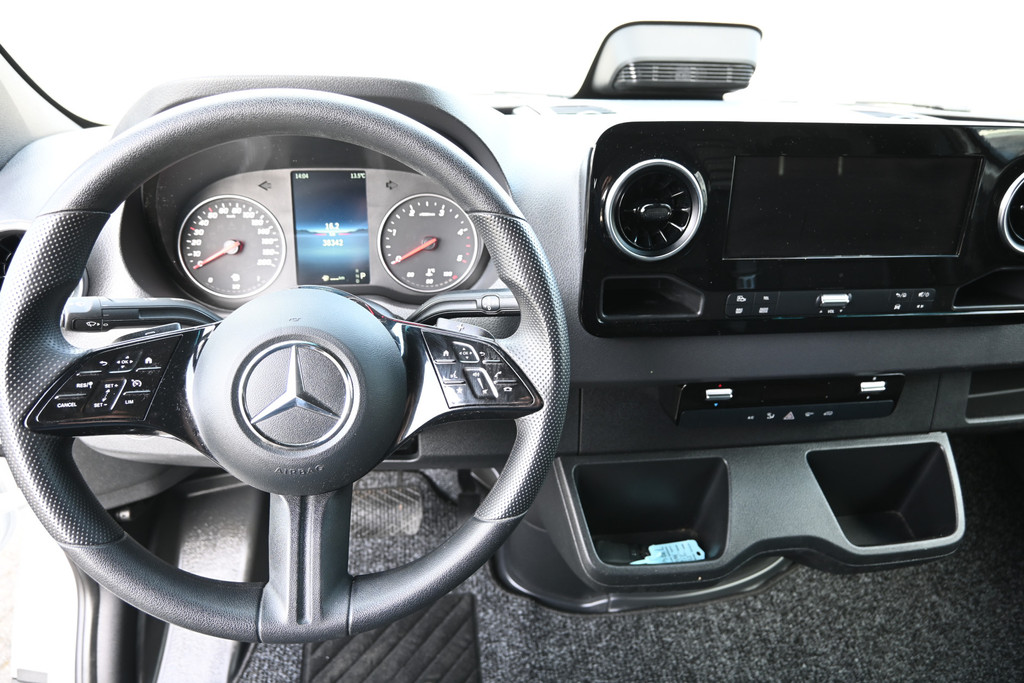 Mercedes-Benz Sprinter 13