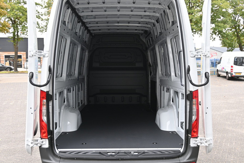 Mercedes-Benz eSprinter 10