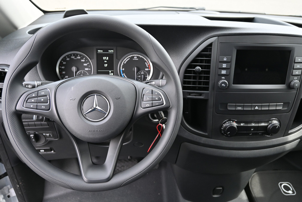 Mercedes-Benz eVito 11