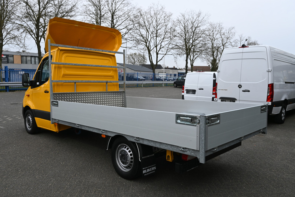 Mercedes-Benz Sprinter 11