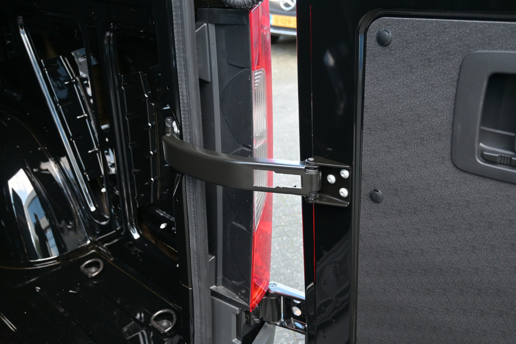 Mercedes-Benz Sprinter 11