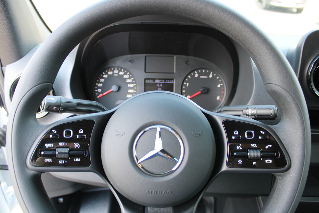 Mercedes-Benz Sprinter 8