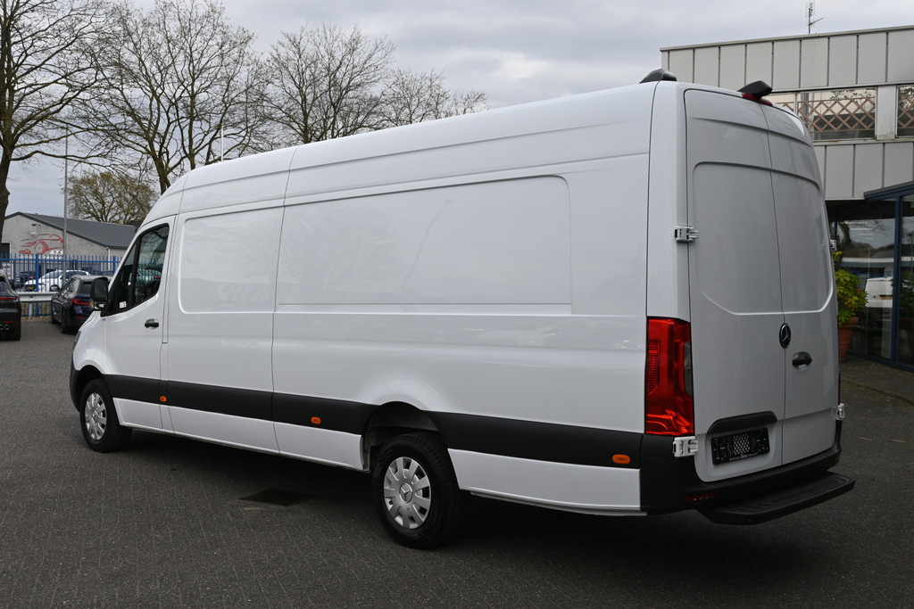 Mercedes-Benz Sprinter 10
