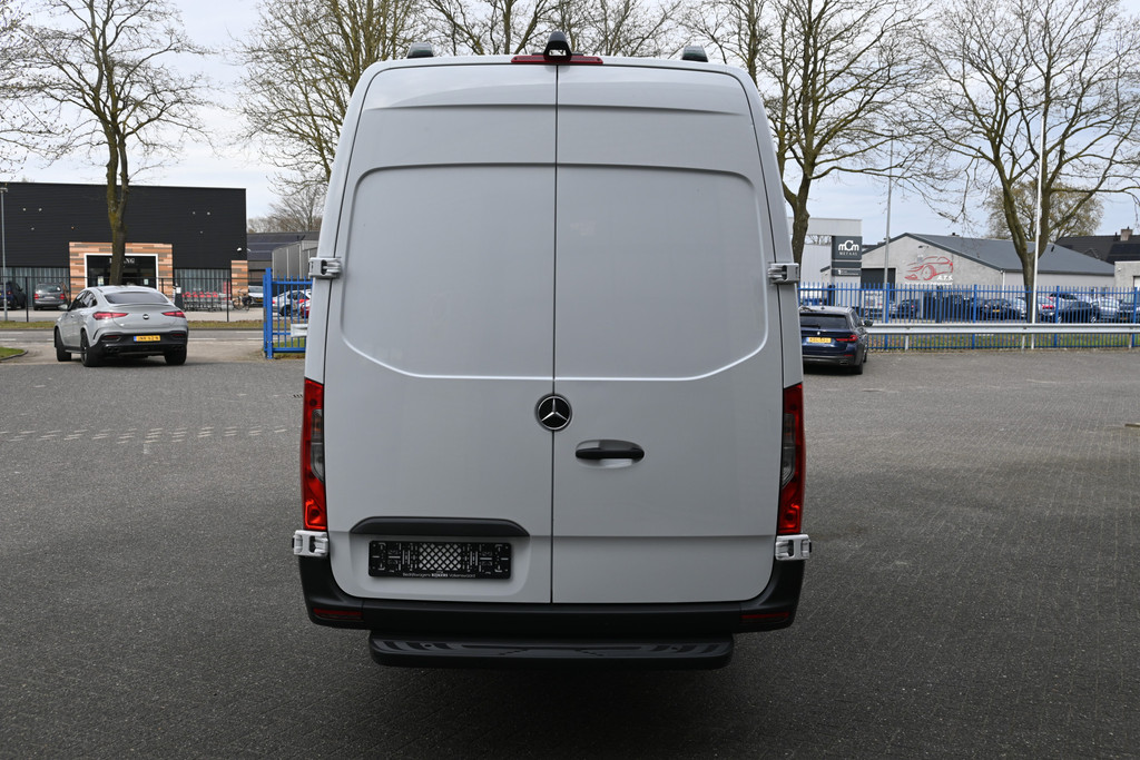 Mercedes-Benz Sprinter 11