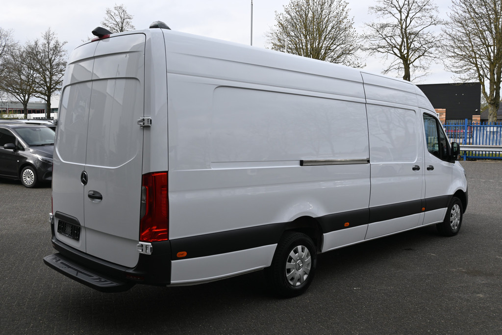 Mercedes-Benz Sprinter 2