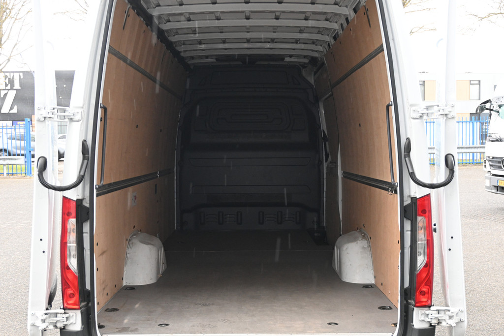 Mercedes-Benz Sprinter 2
