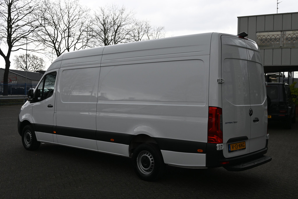 Mercedes-Benz Sprinter 11
