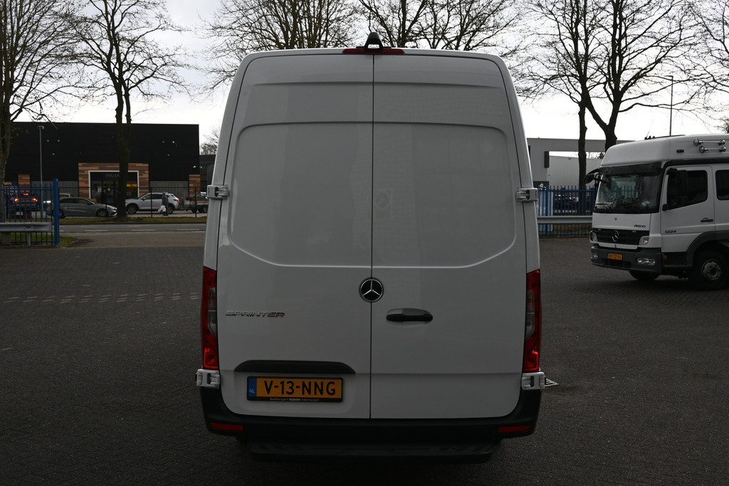 Mercedes-Benz Sprinter 8