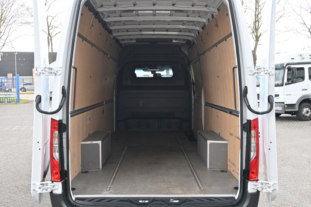 Mercedes-Benz Sprinter 9