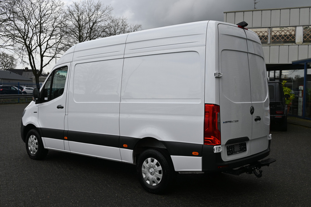 Mercedes-Benz eSprinter 8