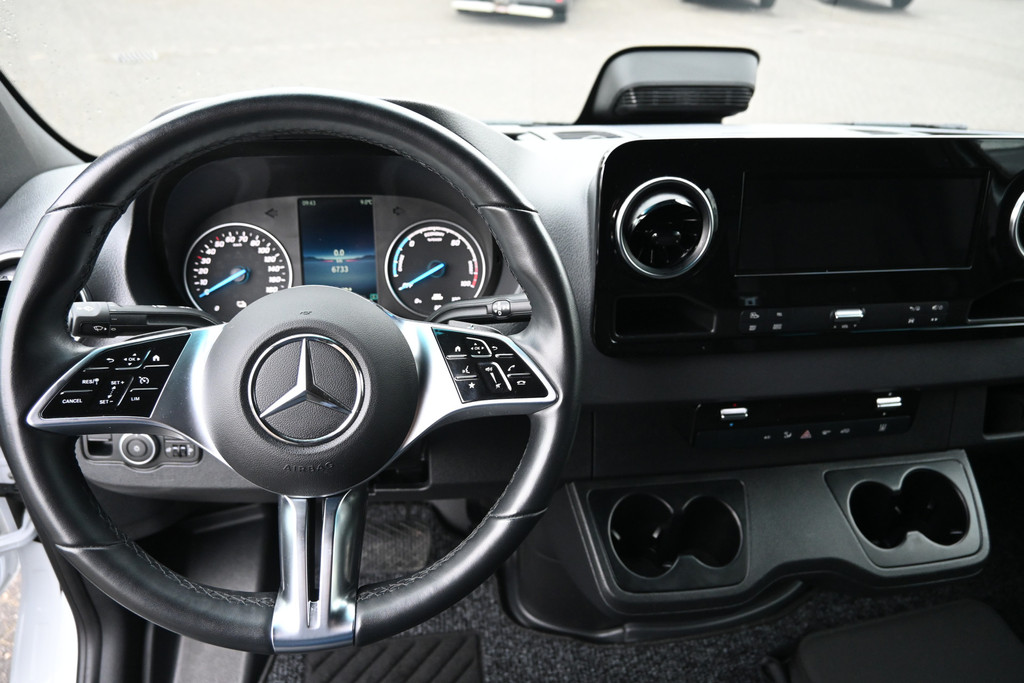 Mercedes-Benz eSprinter 11