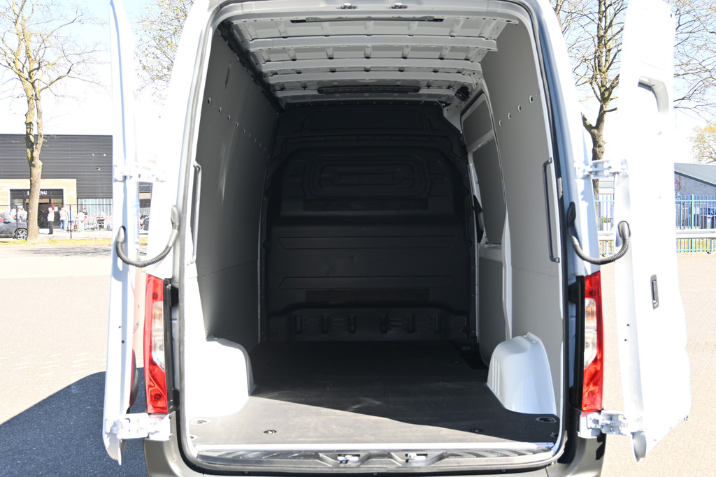 Mercedes-Benz eSprinter 10