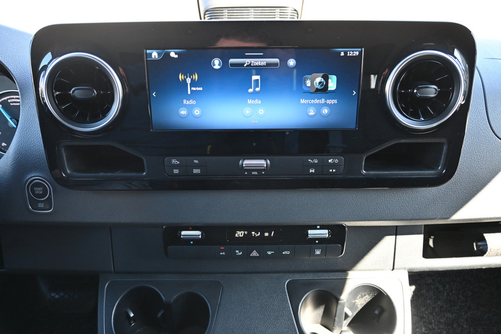 Mercedes-Benz eSprinter 4