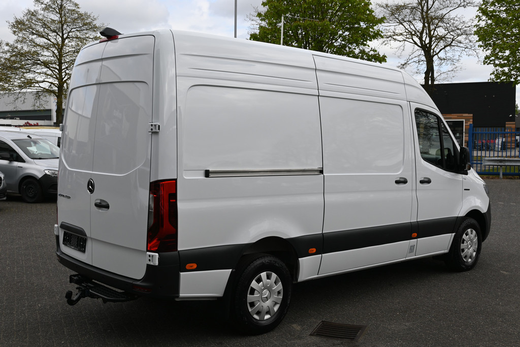 Mercedes-Benz eSprinter 2