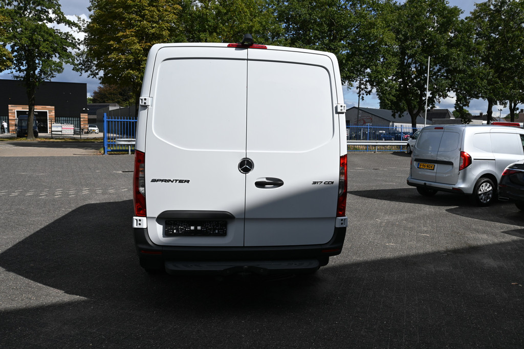 Mercedes-Benz Sprinter 10
