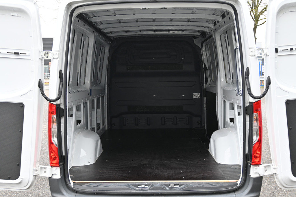 Mercedes-Benz Sprinter 11