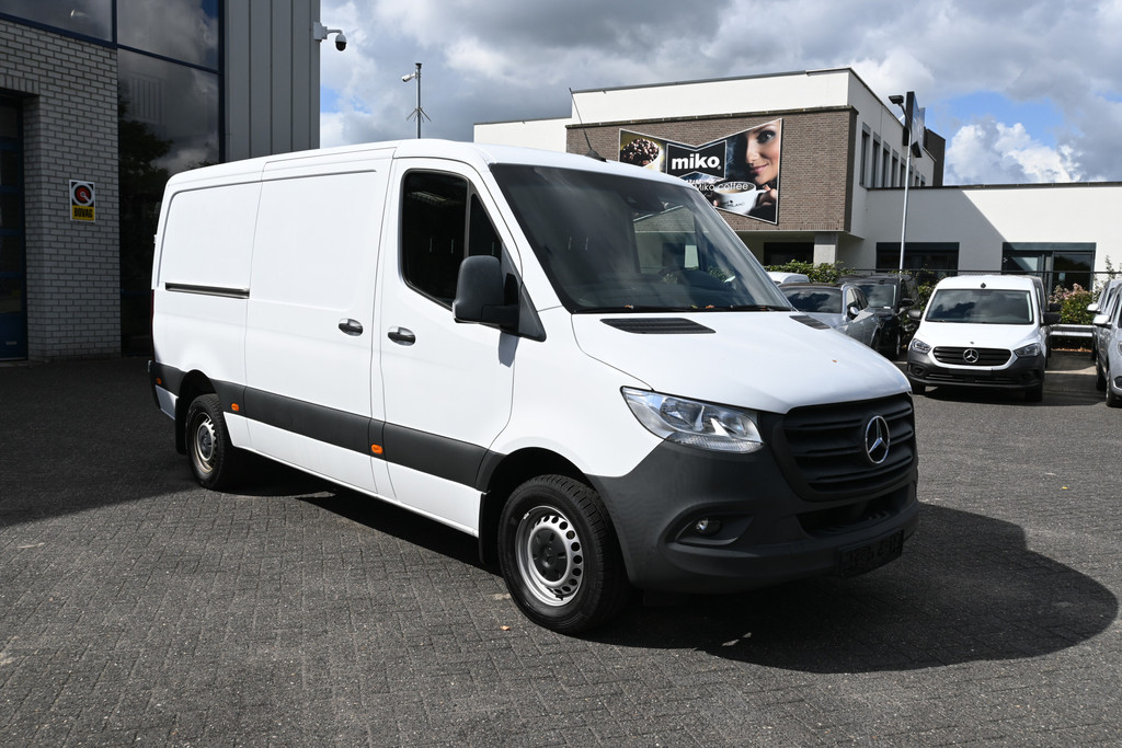 Mercedes-Benz Sprinter 9
