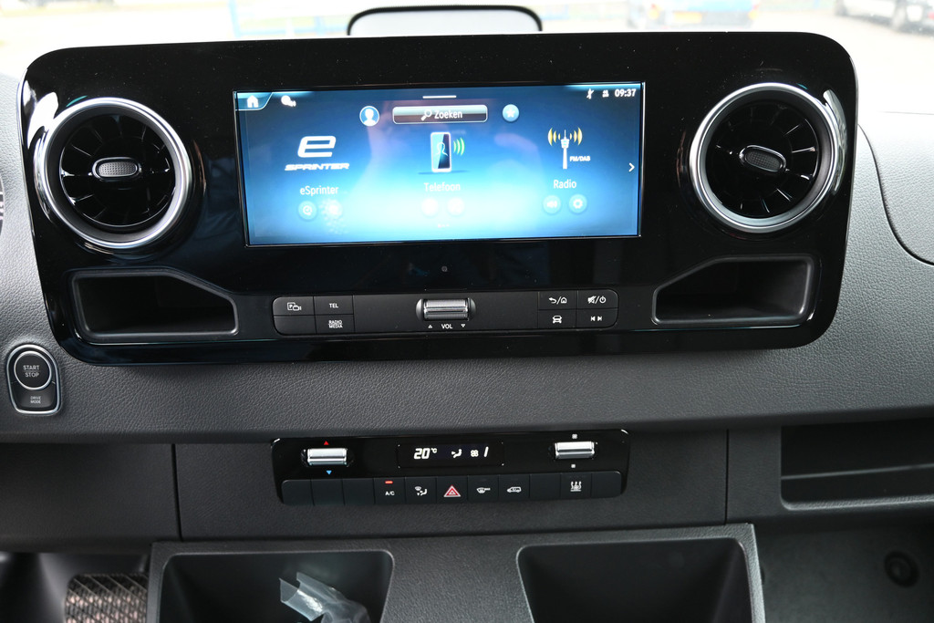 Mercedes-Benz eSprinter 4