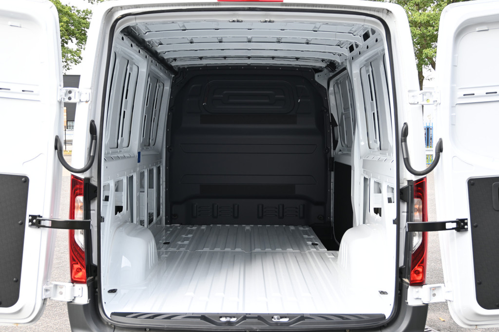 Mercedes-Benz Sprinter 12