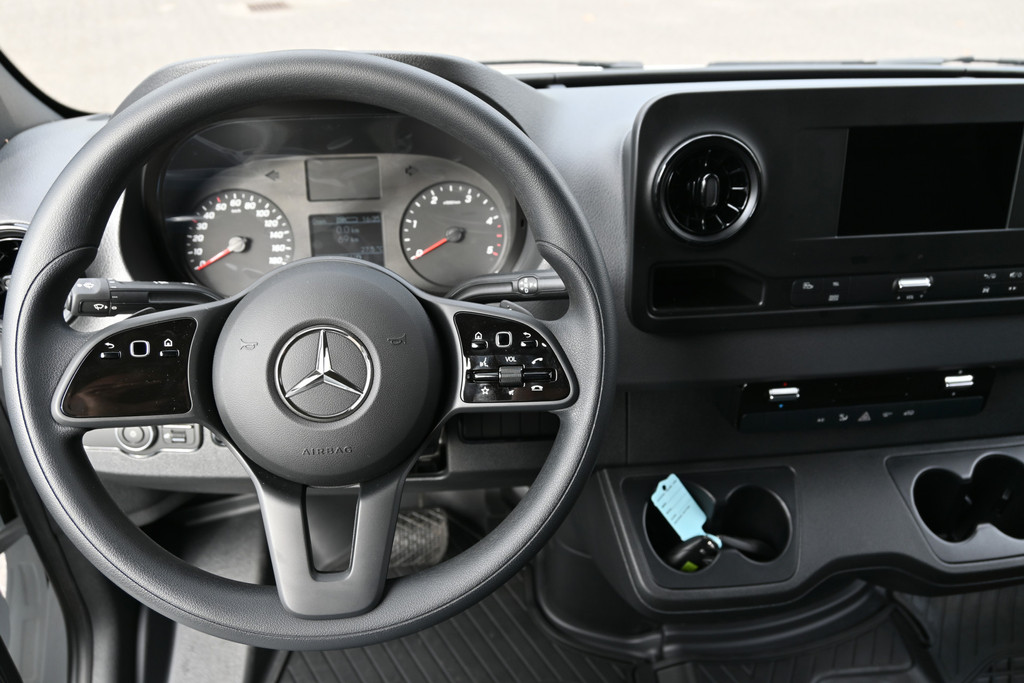 Mercedes-Benz Sprinter 13