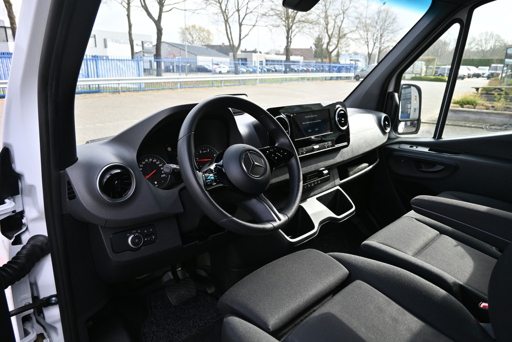 Mercedes-Benz Sprinter 11